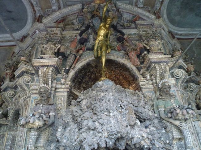 で、、、<br />博物館へ。<br />博物館というよりも王宮やね。<br />