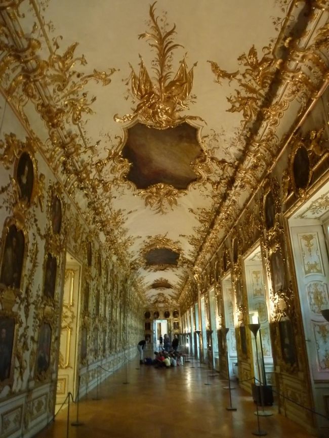 ここを通ると出口。<br />ゆっくり見たかったけど、、、<br />お腹が痛くなって早足で見ちゃった。