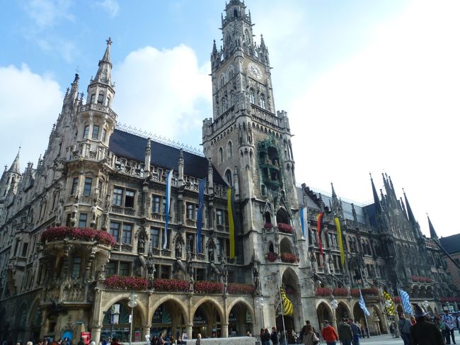 再び旧市庁舎。<br />ここのからくり人形が動いてるのはとうとう見れなかった〜