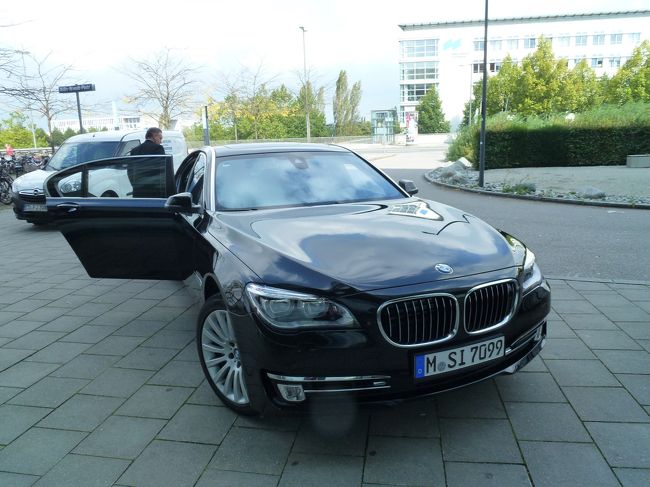 ホテルに戻ったらお迎えがきてたので慌ててチェックアウト。<br />30分も前に着いてたみたい。