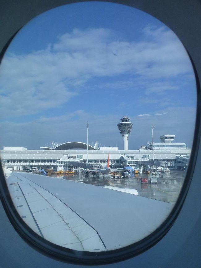 380は総二階建て。<br />ビジネスとファーストが2F