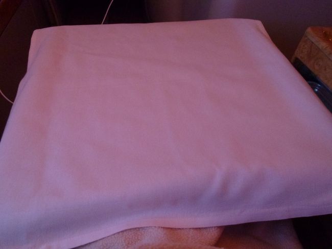 食事の際はテーブルにクロスをしいてくれます