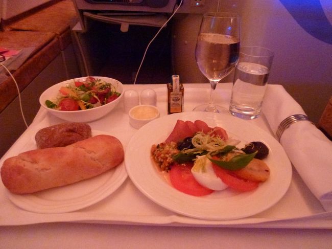 サラダ<br />前菜<br />パン