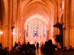 サン・ピエール・ド・モンマルトル教会（Eglise Saint-Pierre-de-Montmartre）

ブドウ畑訪問ツアーは11時頃に終わり、サン・ピエール教会にやってきました。

教会のファサードは現在修復中でした。