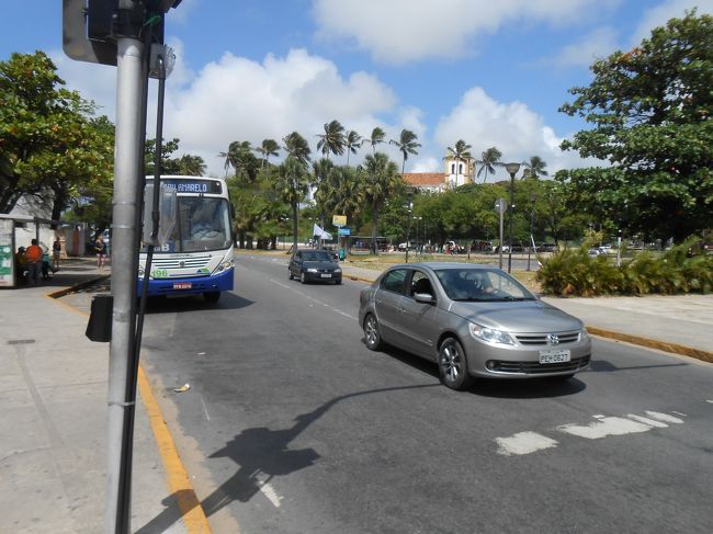 オリンダのバス停付近です。<br />レシフェ方面から来たときはここで降ります。<br /><br />レシフェ方面に乗るときは、また別のところになります。