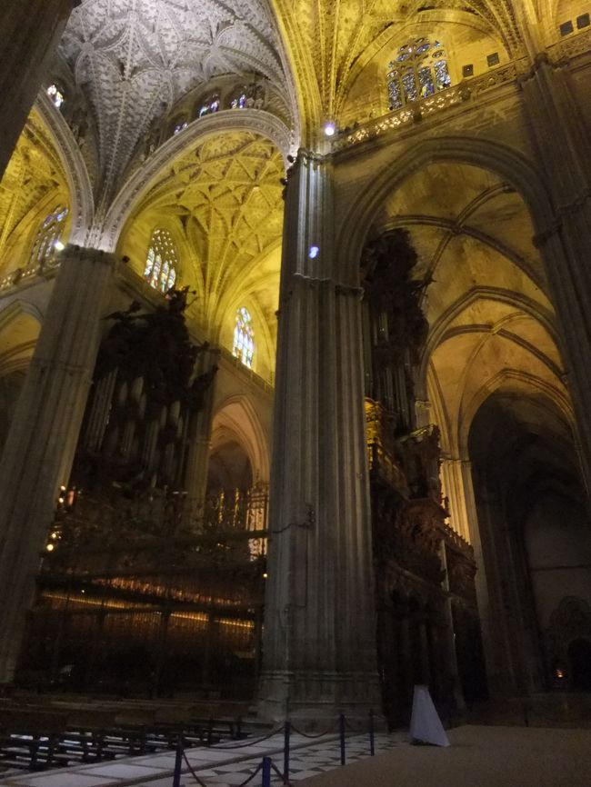 次にカテドラルへ。厳かで、ステンドグラスがとてもきれいで、イスにずっと座っていたい気分でした。