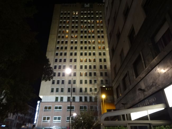 宿泊は駅前4つ星、ミケランジェロ ホテル (Michelangelo Hotel)<br />すぐに発見できました！<br />フロントには自分を含めて3組の日本人。<br />1泊2万弱でした