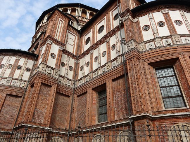 日曜だからなのか１５分くらい来なかった地下鉄で<br />CentraleからCadorna駅へ。<br />予約時間に遅れそうー<br />駅降りても分かりずらい<br />ストリートビュー見ておいて良かったわあ<br />やっと教会建物を発見