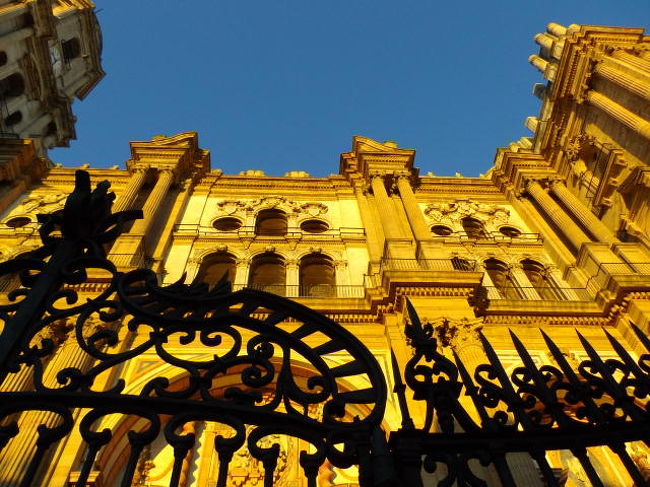 夕暮れのマラガ<br />カテドラルが輝く