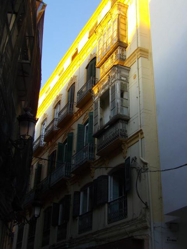 金色に輝く建物