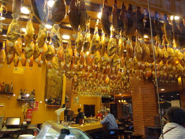 美味しそうな生ハム<br />でも、バルセロナで食べたベジョータが香りともに忘れられない