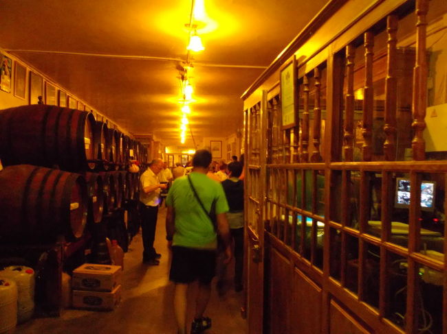 入口から店内を