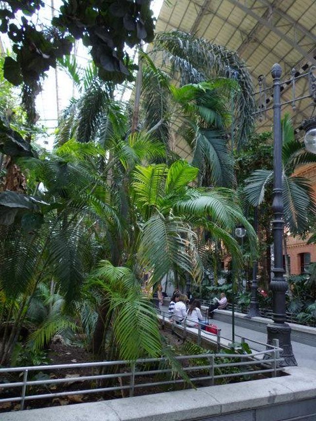 アトーチャ駅構内