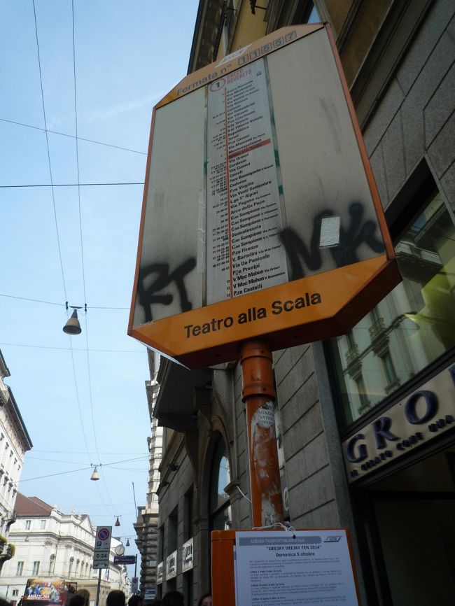 ドーモと中央駅を結ぶのは１番トラムでしょうか<br />私たちはガレリアを通ってからスカラScala乗り場から乗車<br />停留所の場所はgooglemapと違う<br />トラムの停留所はこの辺のサイトで<br />http://www.milano-italia.it/percorso/linea/163/tram-1-piazza-castelli-greco.html<br />行きに切符売り場で４枚買ったので心配なし