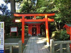 ・・・<曽我神社>・・・

「参道入り口」から「本殿」への階段途中に「曽我神社」があります。

タイミングが良かったようで他の参拝者は居ません。

折角なので参拝していきましょう。

