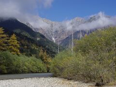 空・穂高連峰・紅葉・梓川。