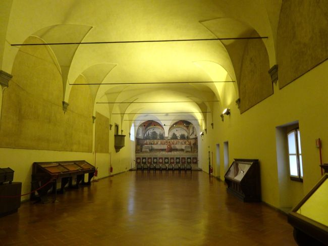 入口に受付の女性がいて少したじろぎます<br />挨拶をして入りましょう