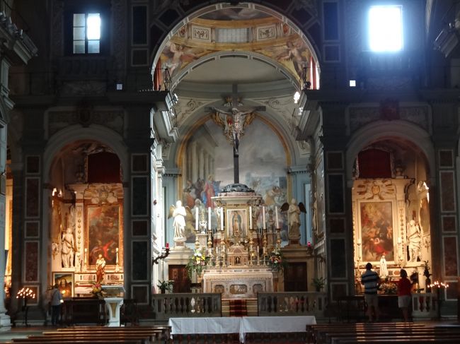 この教会すごい見るところたくさんある<br />ドゥーモよりいい