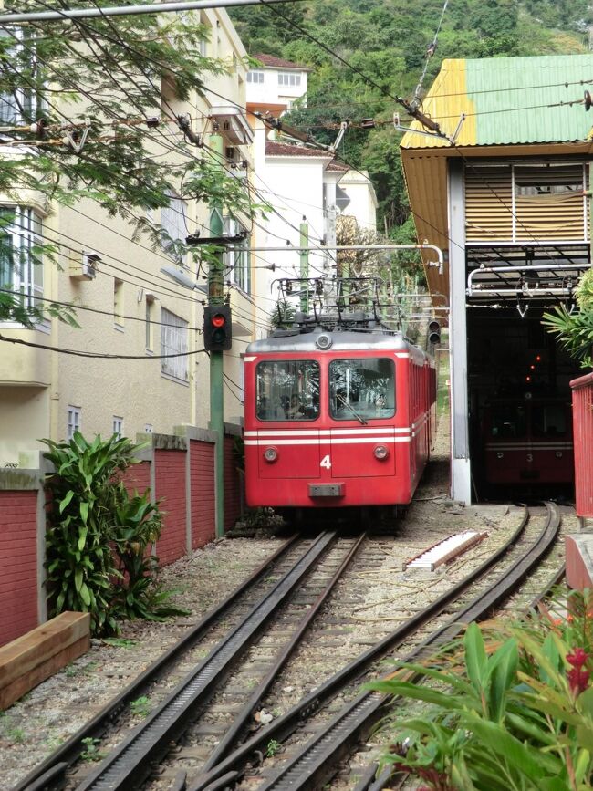 間もなく登山電車の到着<br /><br />登山電車往復料金　R＄46