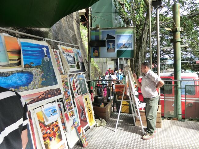 素敵な絵画が並べられています