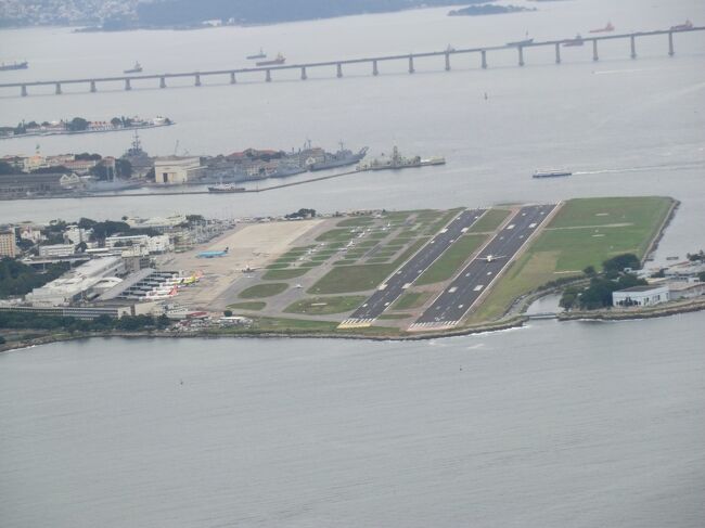 ポン・ジ・アス−カルからはサントス・ドゥモン空港が一望のもと<br /><br />見晴らし抜群です