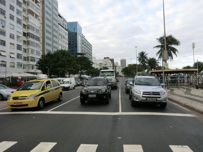 ホテルを出発してコパカバ−ナ海岸からイパネマ海岸まで散策