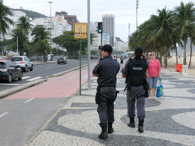 コパカバ−ナ海岸ではポリスが警備に余念が無い<br />安心して歩く事が出来る