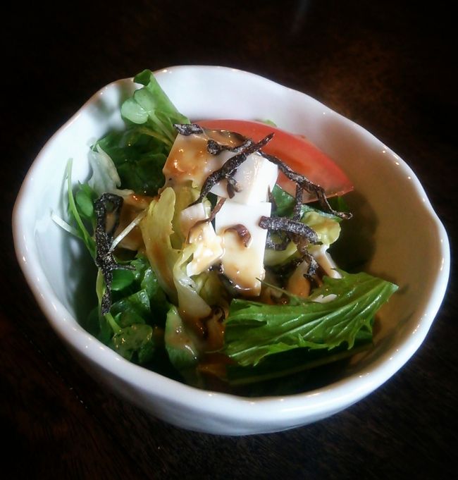 ランチはカレーが2種類と、ホットサンドが1種類。ランチはサラダが付いてます。