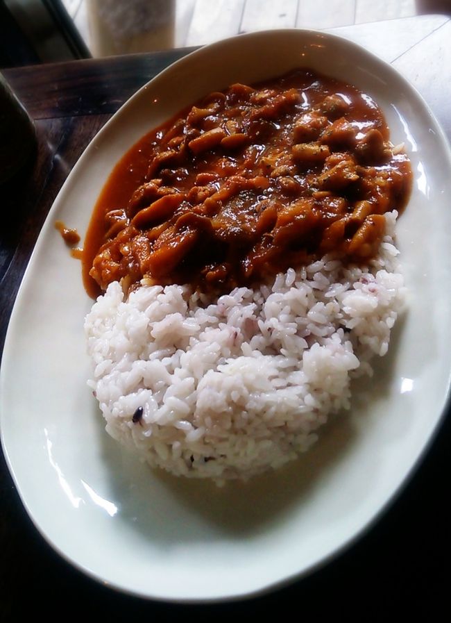 チーズとトマトのカレー。<br />バジル風味のちょっとスパイシーなカレー。<br />とっても美味しかった！