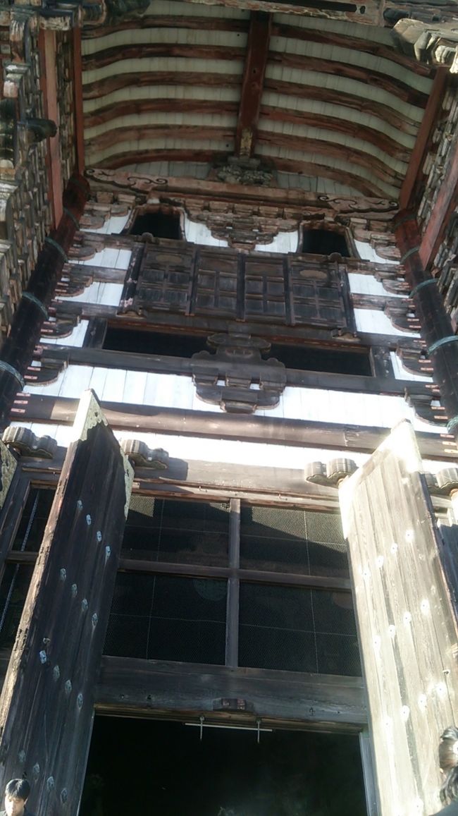 めちゃくちゃでかい！<br />見上げるとかなりの年月を感じる作り。<br />こんなすごいのどうやって建設したんだろう？