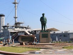 三笠公園までゆっくりペースで約15分です。東郷平八郎が迎えてくれます。日露戦争では連合艦隊旗艦を務めた三笠は当初としては大規模だったのか今では小ぶりに感じます。