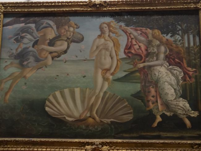 オーディオガイドを借りてまずは３Ｆから<br />真っ先にヴィーナスの誕生<br />写真撮影解禁？<br />最後の晩餐とシスティーナ以外禁止してなーい