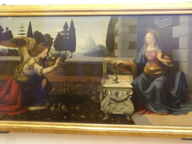 受胎告知もツアーが集まってる<br />ウフィツィ本当に良かった<br />ルーブルにはちょっと負けるか。難しい。中身が濃いのよ<br />教科書の絵がたくさん