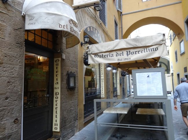 ランチはOsteria Del Porcellino<br />ランチは１２ユーロのセットがあるはずなんだけど