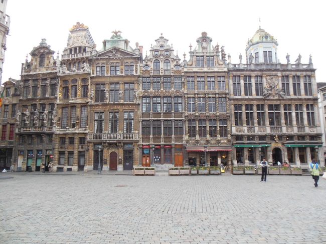 広場の西側に建つギルド・ハウス　