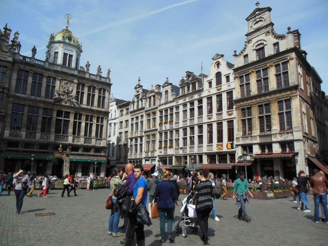 王の家に並ぶギルド・ハウス