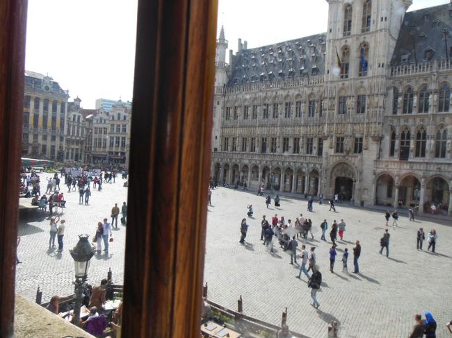 レストランからグラン・プラスを見下ろす