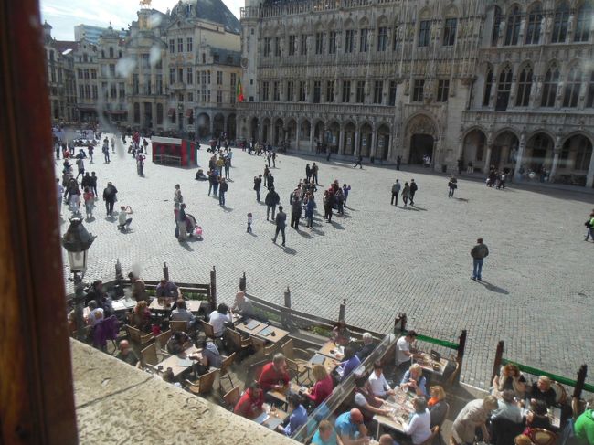 レストランからグラン・プラスを見下ろす