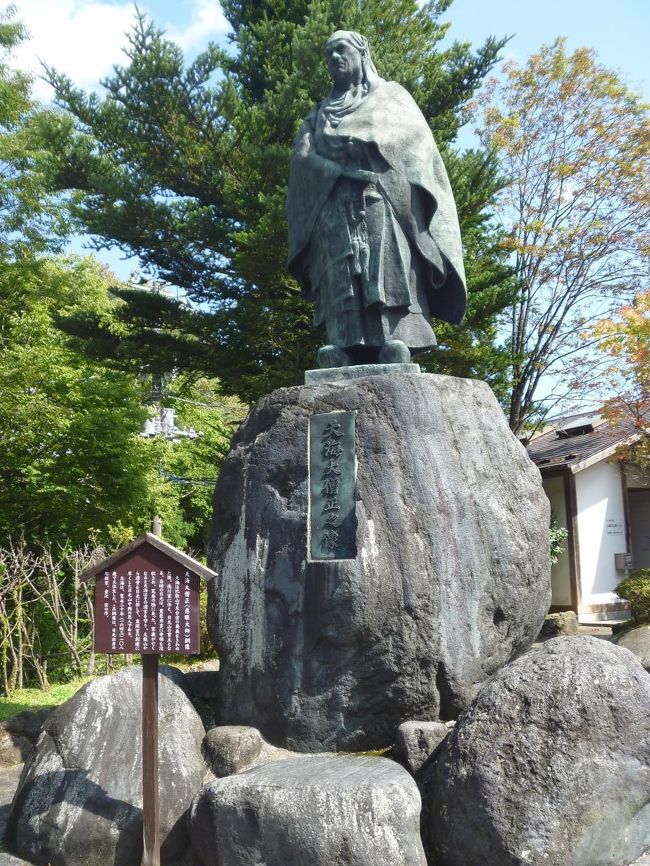神橋近くの天海大僧正銅像。日光東照宮の造営に功績のあったお坊さんです。