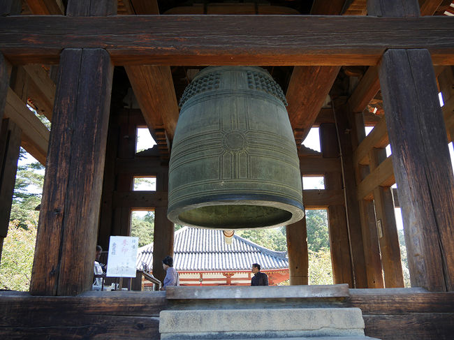 大鐘の中にもお土産店が・・・
