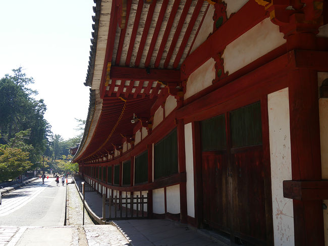 右横伽藍、人通りも少なく静か・・・