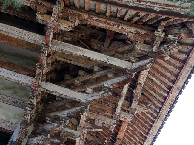 南大門の屋根裏側