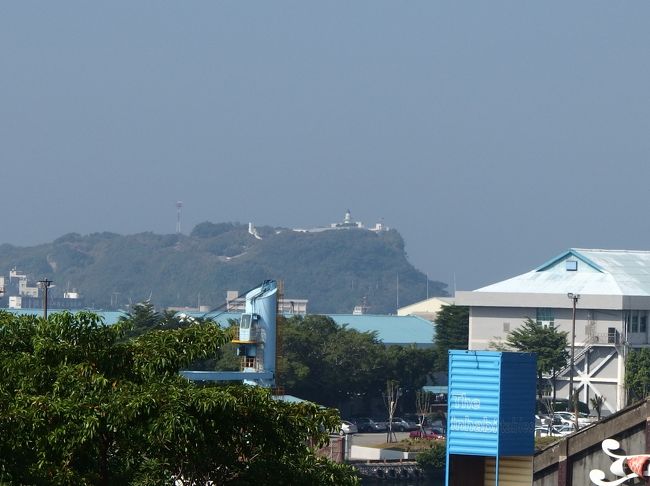 今日も晴天。<br /><br />部屋からは旗后燈台や・・・