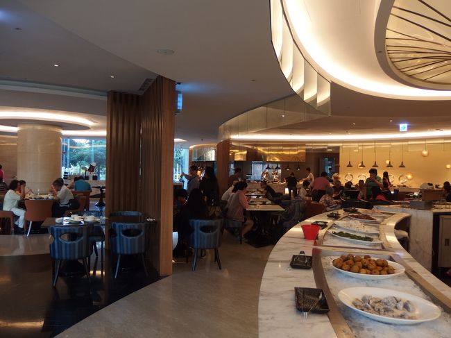 今朝は、台湾の団体ツアーご一行もいっしょ。