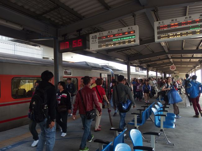 ランチ用に、構内のYAMAZAKIでパン購入して乗車。<br />