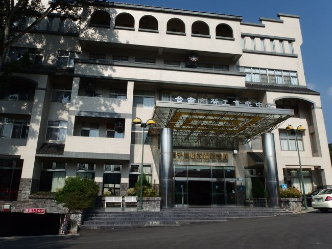 バス停から關子嶺統茂温泉會館まで徒歩約５分。<br />