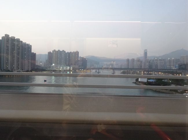 外を見ると香港〜てかんじ。