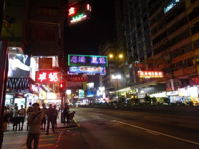 散歩がてらネイザンロードの様子を見てみる。<br />いつもと変わらないね。