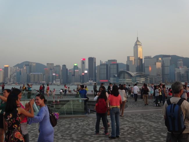 その後はチムサーチョイへ。<br />糖朝で小腹を満たして、アベニューオブスターズへ向かいます。<br /><br />