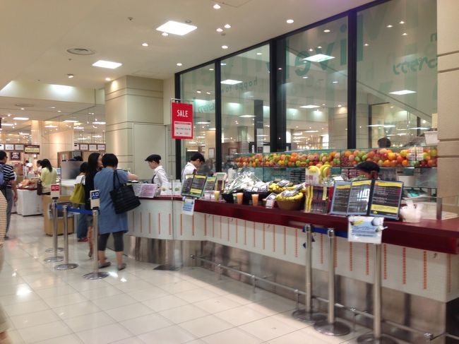 私は大丸に来たら、必ず立寄るジュースバーへ…。